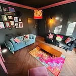 Park Mount Residences - Boutique 1 Bedroom In With Free Parking Apartment
