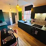 Park Mount Residences - Boutique 1 Bedroom In With Free Parking