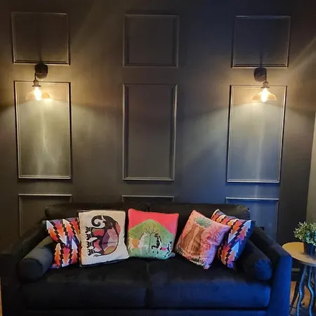 Park Mount Residences - Boutique 1 Bedroom In With Free Parking * ليدز