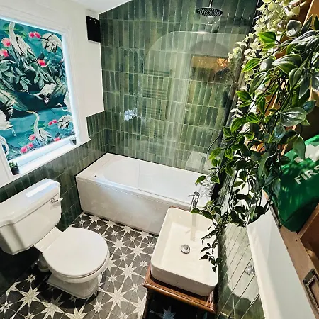 Park Mount Residences - Boutique 1 Bedroom In With Free Parking