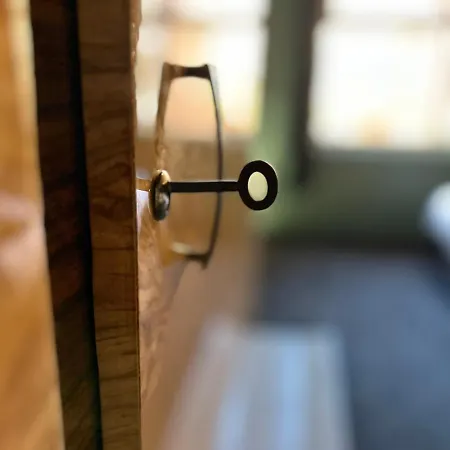 Park Mount Residences - Boutique 1 Bedroom In With Free Parking *