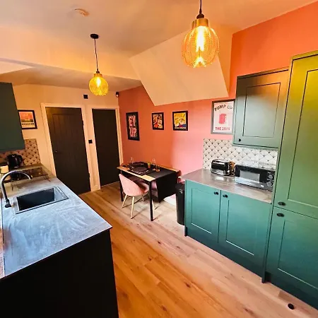 Park Mount Residences - Boutique 1 Bedroom In With Free Parking