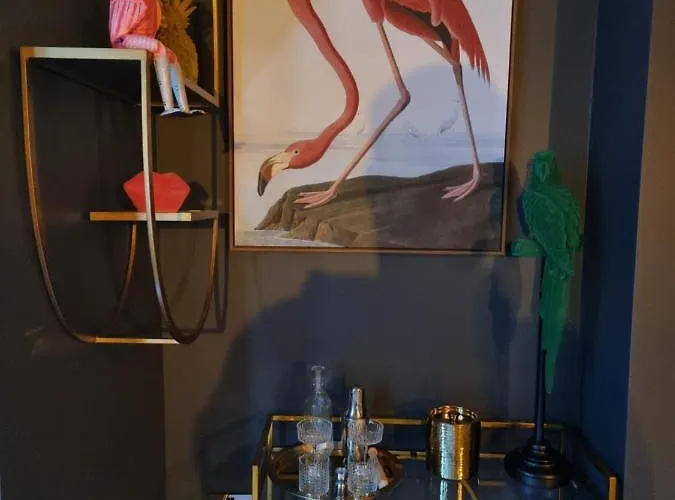 Park Mount Residences - Boutique 1 Bedroom In With Free Parking Apartment