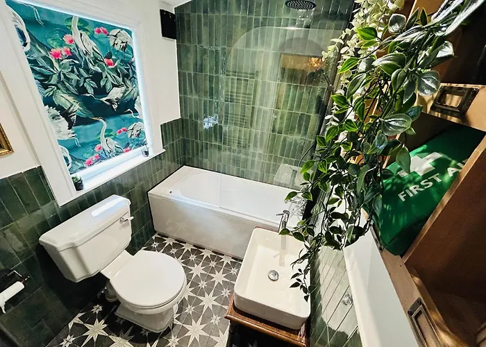 Park Mount Residences - Boutique 1 Bedroom In With Free Parking