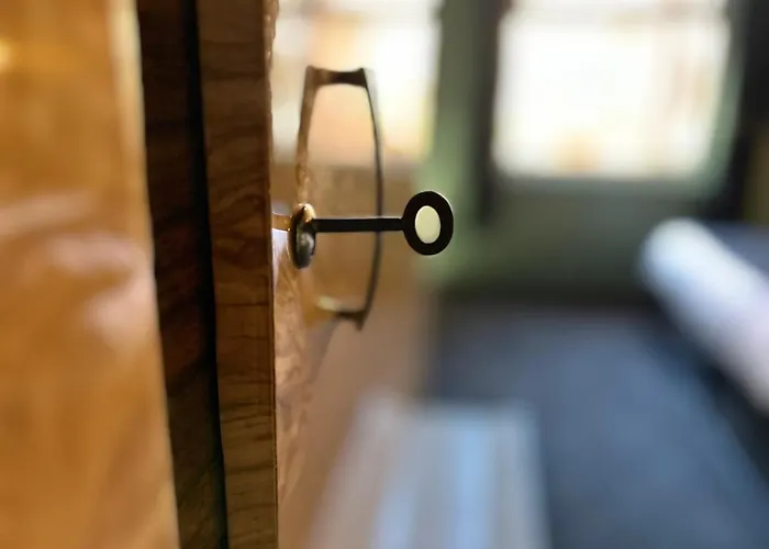 Park Mount Residences - Boutique 1 Bedroom In With Free Parking *