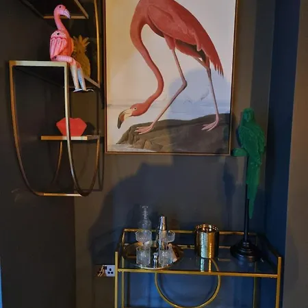 Park Mount Residences - Boutique 1 Bedroom In With Free Parking Apartment