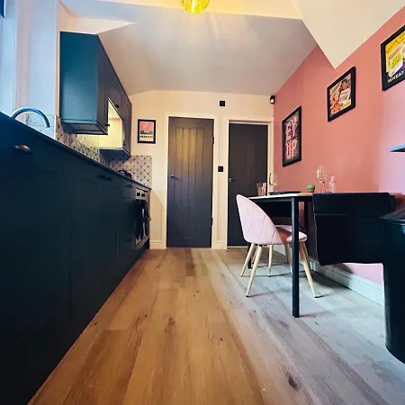 Park Mount Residences - Boutique 1 Bedroom In With Free Parking Apartman