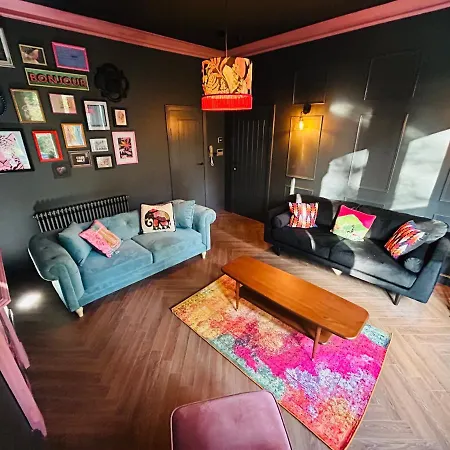 Park Mount Residences - Boutique 1 Bedroom In With Free Parking Apartment