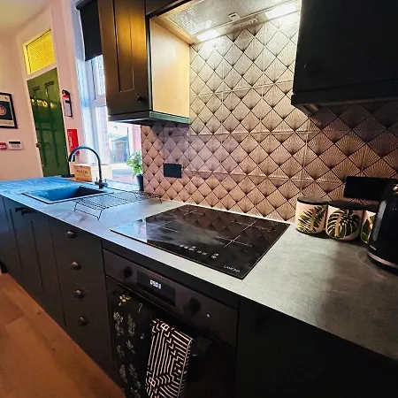 Apartman Park Mount Residences - Boutique 1 Bedroom In With Free Parking *